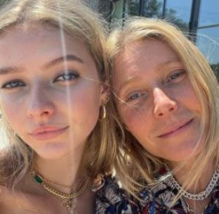 Apple Martin with her mother Gwyneth Paltrow.